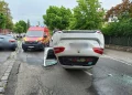 Accident pe strada Brașov din Cluj-Napoca. Un autoturism s-a răsturnat