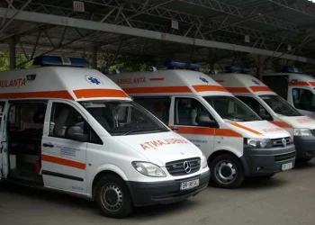 Accident rutier în Bălăușeri. Un șofer a intrat cu mașina într-un stâlp