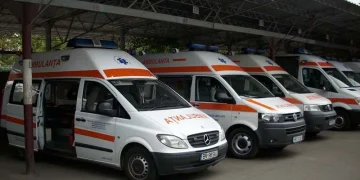 Accident rutier în Bălăușeri. Un șofer a intrat cu mașina într-un stâlp