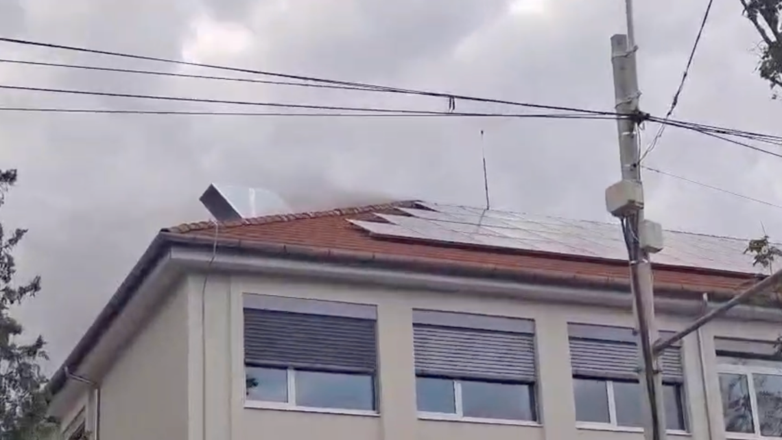 Incendiu într-o școală din Oradea. Pompierii au împiedicat extinderea ...