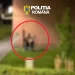 VIDEO Agresiune surprinsă pe stradă, în Săcele. Bărbat arestat după ce și-a lovit partenera
