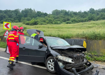 Un bărbat rănit în urma unui accident. Mașină ieșită în afara șoselei între Apoldu de Sus și Săliște, Sibiu