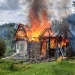 Incendiu puternic la o casă din Beliș. Pompierii au salvat o anexă și un adăpost de animale