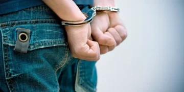 Polițiștii din Cluj au arestat un bărbat acuzat de viol, tâlhărie și acte de violență