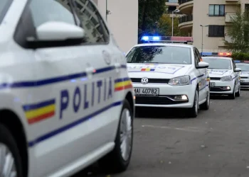 Tânăr de 17 ani din Bihor, reținut după ce a furat o mașină și a condus fără permis