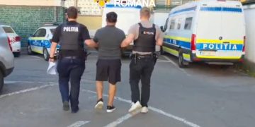 Bărbatul care și-a bătut iubita într-un hotel din Predeal, arestat 30 de zile
