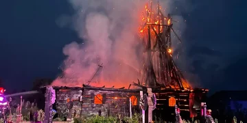 VIDEO Biserică monument istoric distrusă de flăcări în Maramureș