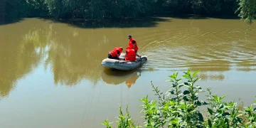 Căutările reluate cu scafandri. Persoană dispărută în apele râului Mureș, la Luduș
