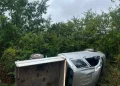 Pompierii dejeni intervin la un accident grav lângă Bobâlna. Autoutilitară răsturnată, 2 bărbați răniți