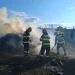 Pompierii mureșeni contra flăcărilor. 2 anexe și mai mulți baloți de fân s-au aprins în Șăulia