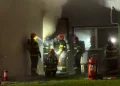 Incendiu la un transformator electric din Parcul Industrial Sud Satu Mare. Mai multe hale în pericol