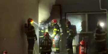 Incendiu la un transformator electric din Parcul Industrial Sud Satu Mare. Mai multe hale în pericol