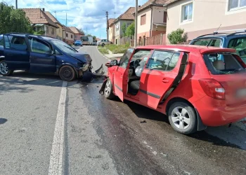 Accident în Liteni, județul Cluj. Patru persoane, printre care un copil de 8 ani, au ajuns la spital