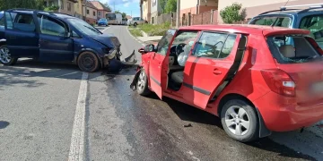 Accident în Liteni, județul Cluj. Patru persoane, printre care un copil de 8 ani, au ajuns la spital