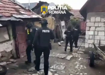 VIDEO Furt de radiatoare în Codlea. Suspecți reținuți după percheziții de amploare