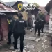 VIDEO Furt de radiatoare în Codlea. Suspecți reținuți după percheziții de amploare
