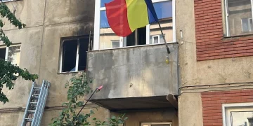 Incendiu puternic într-un apartament din Baia Mare: 15 persoane s-au autoevacuat