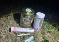 VIDEO Droguri ascunse în janta unei mașini în Zalău. 2 bărbați, unul din Marghita, unul din Gherla, dar și o femeie controlați de jandarmi