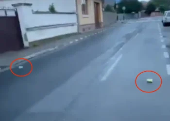 Revoltă pe strada Mihai Eminescu din Râșnov. Localnicii sătui de gunoaiele aruncate aproape zilnic pe jos