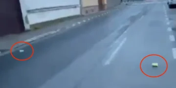 Revoltă pe strada Mihai Eminescu din Râșnov. Localnicii sătui de gunoaiele aruncate aproape zilnic pe jos