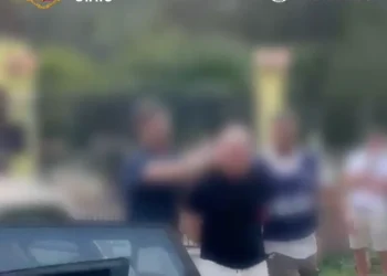 Prinși în Italia. 3 frați urmăriți internațional de polițiștii brașoveni, unul se ascundea după un perete fals