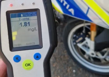 Biciclist beat turtă pe strada Victoriei din Baia Mare. A fost oprit la timp de polițiști