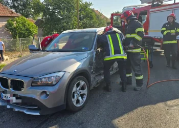 Persoană încarcerată în urma unui accident în Ciuperceni. Impact între un TIR și o mașină