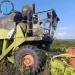 Focul a cuprins o combină și un lan de grâu în Mureș. Flăcările riscă să se extindă la o pădure