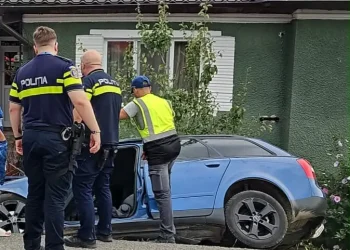 Accident lângă Beclean. Mașină ieșită în afara drumului