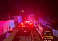 VIDEO Intervenție de amploare în Cluj-Napoca. Pensiune în flăcări, focul s-a extins la alte 2 case