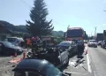 Accident în Rebrișoara. O persoană blocată în mașină în urma incidentului