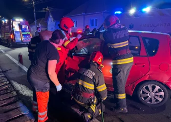 Persoană posibil încarcerată în urma unui accident lângă Sebeș. Forțele de intervenție în alertă