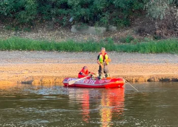Intervenție în zona podului Decebal, Satu Mare. O persoană s-ar fi înecat în Someș