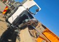 Camion încărcat cu pământ, răsturnat pe DN7, la intrarea în Boița, Sibiu