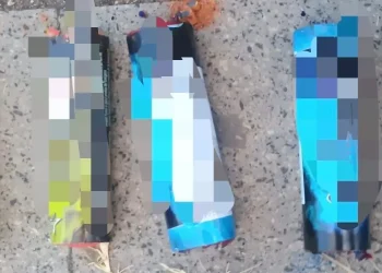 Fumigene confiscate la meciul Minaur Baia Mare – Corvinul Hunedoara. 2 bărbați, depistați de jandarmi