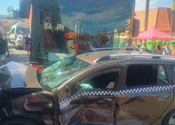 Planul Roșu de intervenție în Mediaș! Accident între un mijloc de transport în comun și mai multe mașini