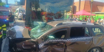 Planul Roșu de intervenție în Mediaș! Accident între un mijloc de transport în comun și mai multe mașini