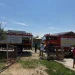 Pompierii sătmăreni luptă cu incendiile. Casă în flăcări la Carei, stupi amenințați la Vama
