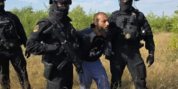 Evadatul căutat în Maramureș a fost găsit. Se ascundea pe un teren viran de lângă Baia Mare