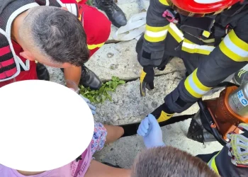Pompierii intervin și în Aiud. Un copil a rămas blocat cu piciorul într-un podeț