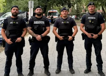 Adolescent, 17 ani, luat la control de jandarmii sătmăreni. Era înarmat cu un box metalic