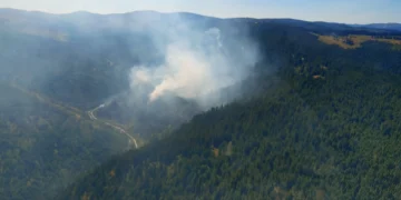 Elicopter trimis la Mărișel pentru operațiuni de stingere din aer