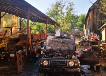 Mașină în flăcări. Incendiul a fost stins rapid de pompierii din Mureș