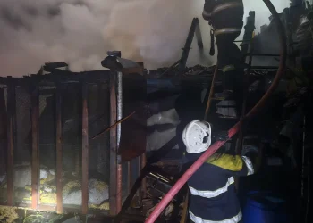 Incendiu violent lângă Reghin. 5 construcții afectate de flăcări