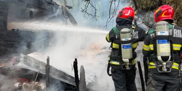 Incendiu în Scărișoara, Alba. Intervin pompierii din Câmpeni
