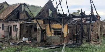 Pompierii din Mediaș au înfruntat flăcările de bună dimineață