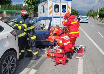 Accident grav în Alba Iulia. O persoană este în stop cardio-respirator, alte 5 persoane rănite