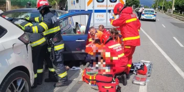 Accident grav în Alba Iulia. O persoană este în stop cardio-respirator, alte 5 persoane rănite