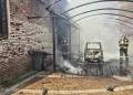 Mașină distrusă complet de flăcări în Alba Iulia