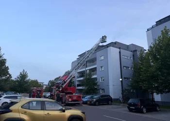 Incendiu pe terasa unui apartament din Sibiu. Totul a pornit de la un grătar